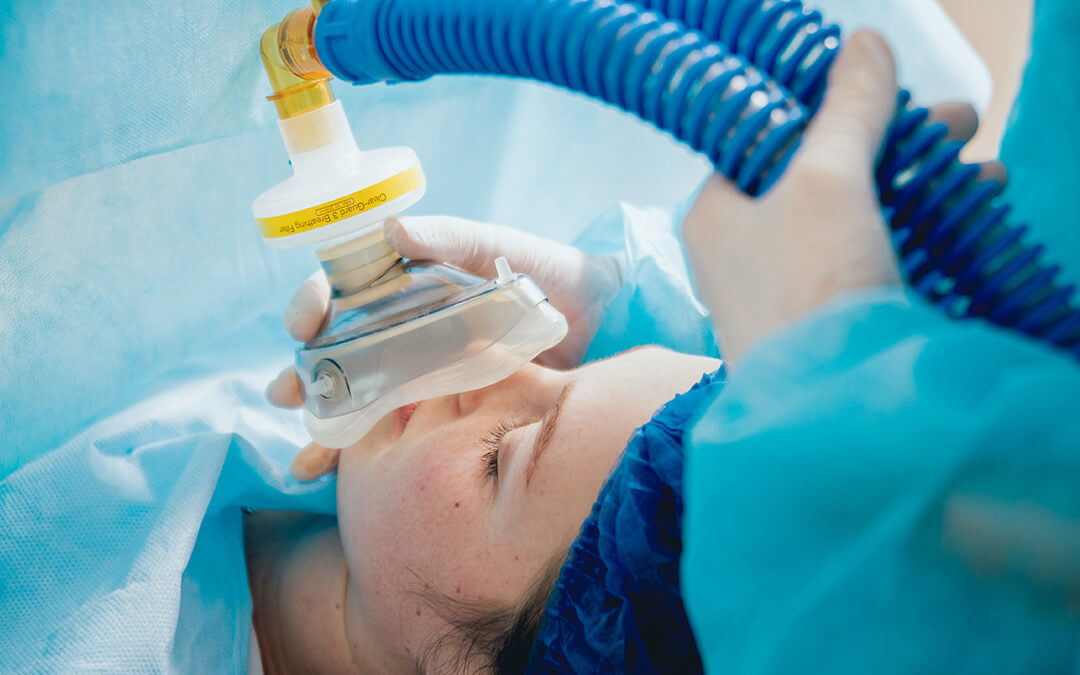 A patient getting pre-oxygenation for general anesthesia.
