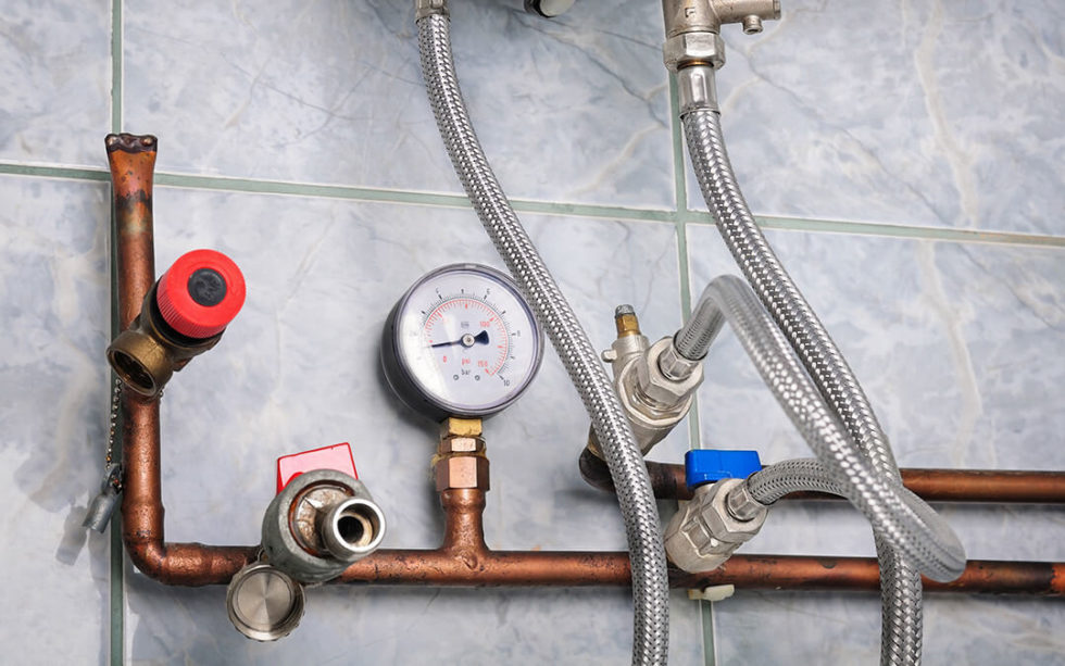 How do pressure regulators work with medical gas cylinders