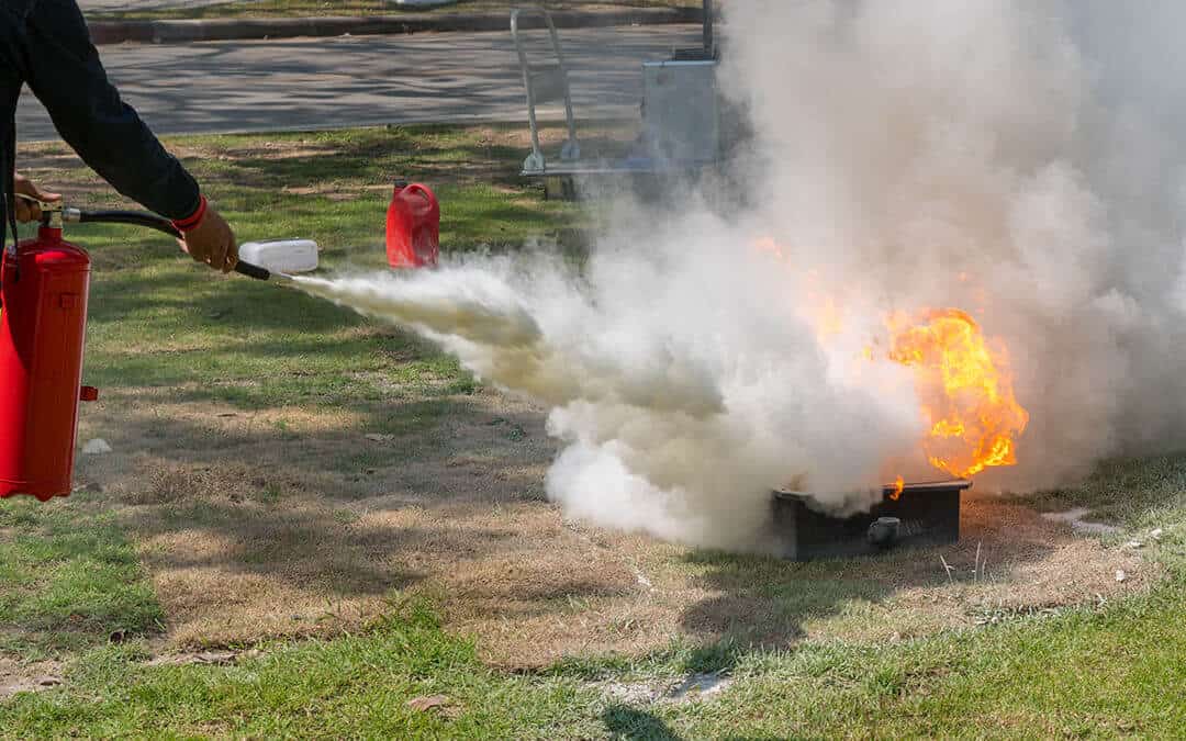 Carbon Dioxide fire suppression - putting out a fire with an extinguisher