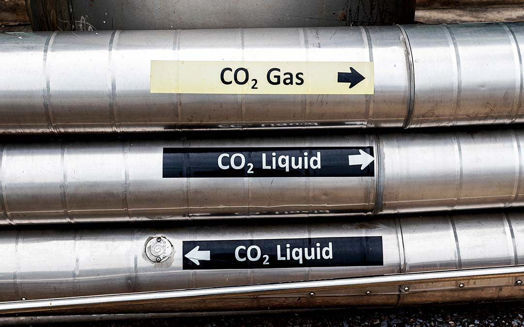 CO2 Rationing: silver tanks with different CO2 labels on them