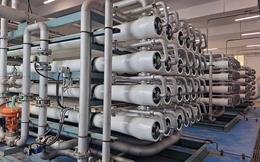 Nitrogen gas purity: stacks of tanks and piping